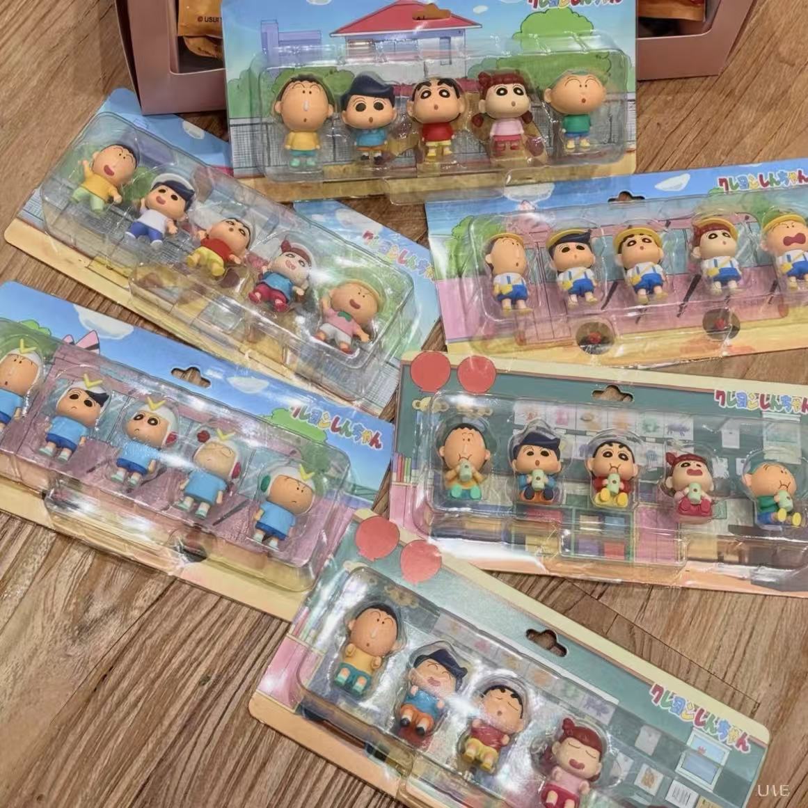 Crayon Shin-chan The five-person team mobilized blind box