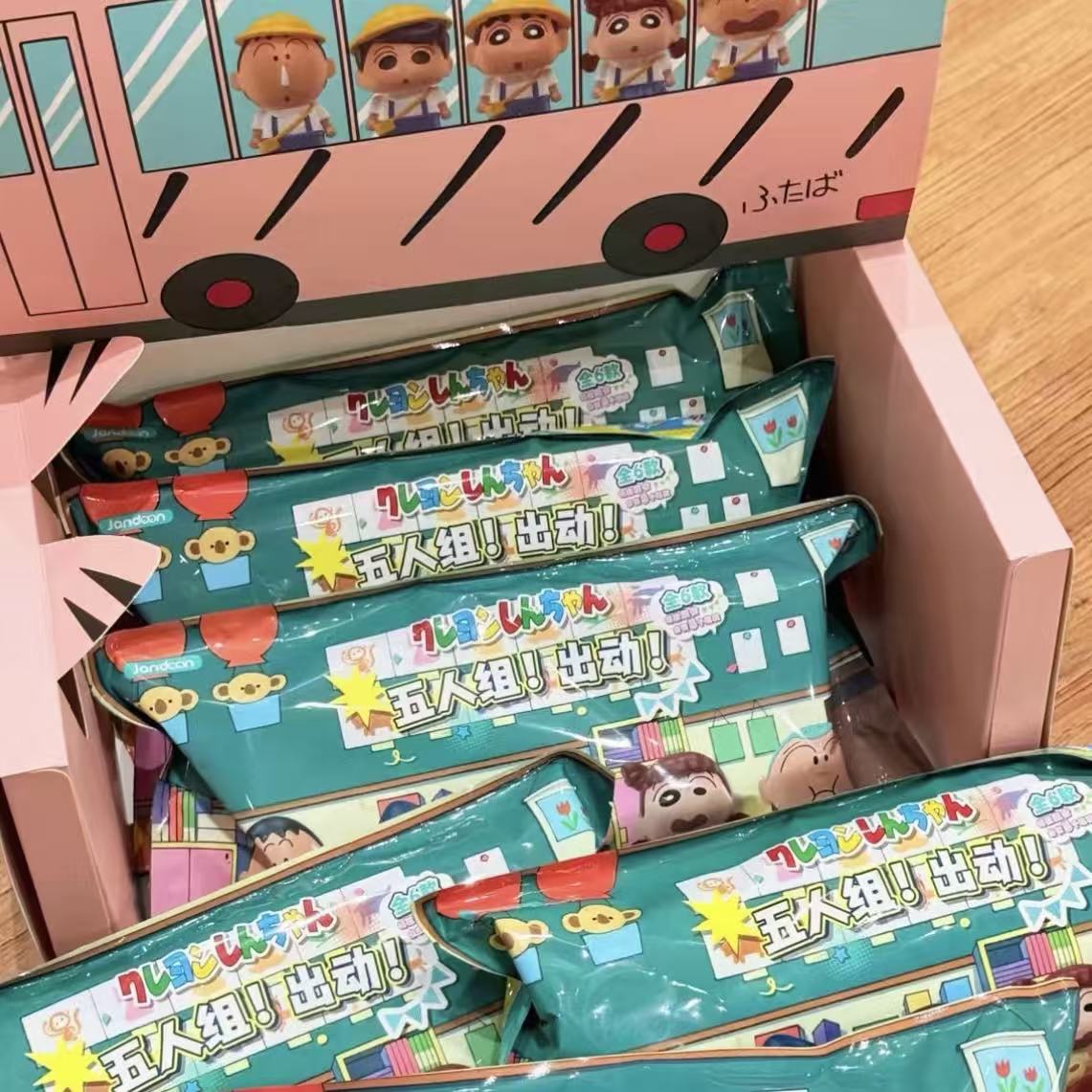 Crayon Shin-chan The five-person team mobilized blind box