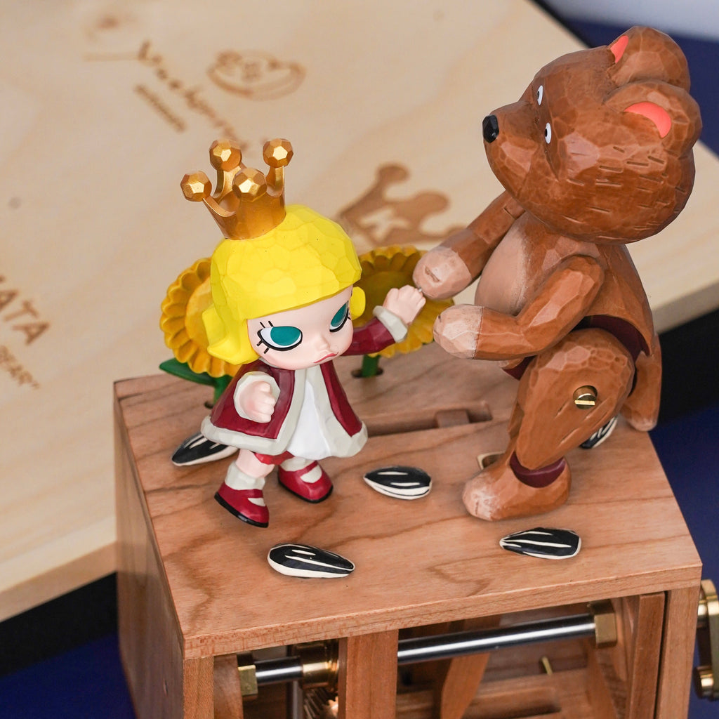 MOLLY Dancing with the bear 20th Anniversary Exhibition Limited Edition Figure