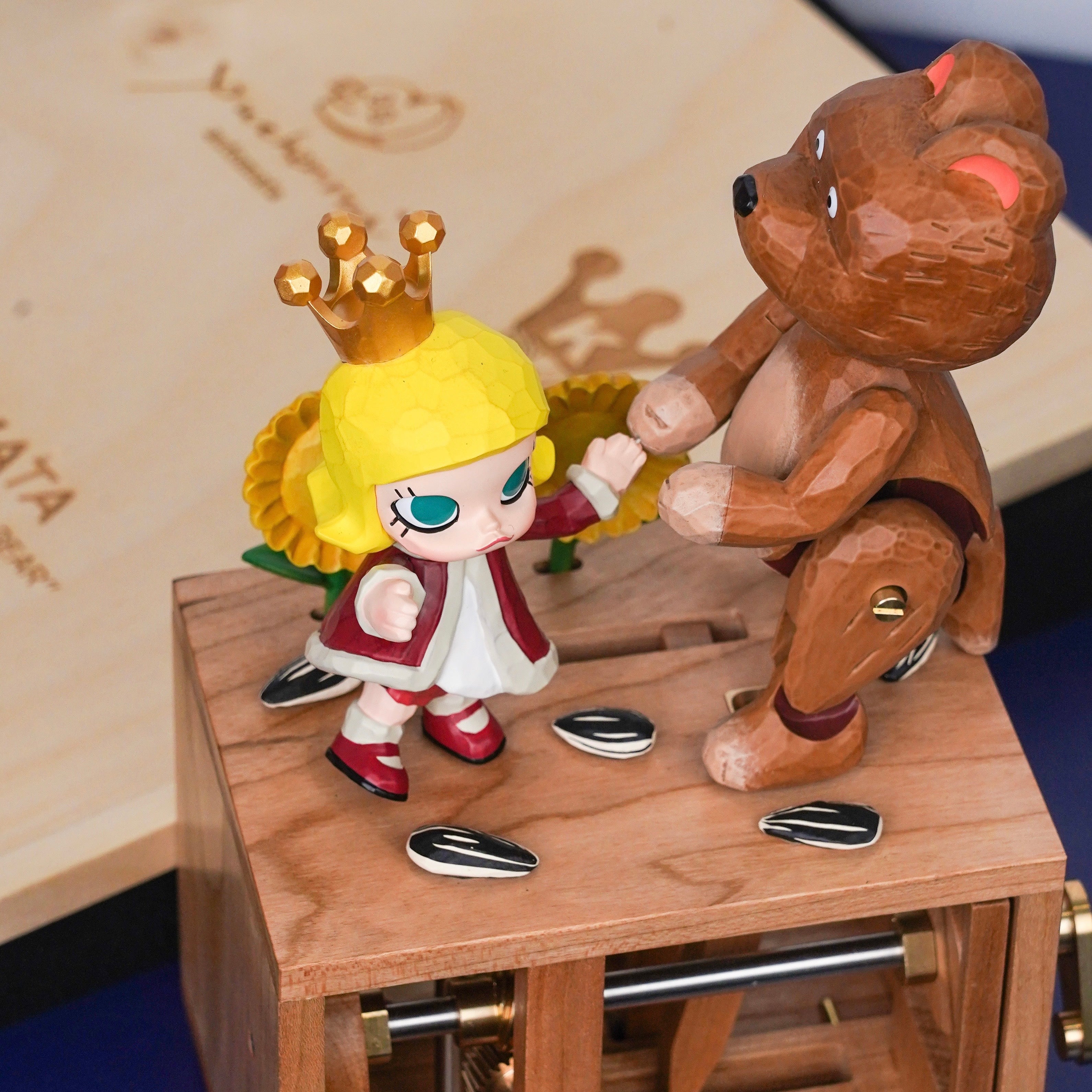 MOLLY Dancing with the bear 20th Anniversary Exhibition Limited Edition Figure