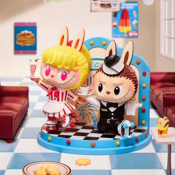 THE MONSTERS Cafeteria Figurine